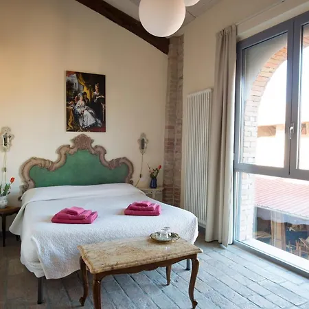 Podere Palazzo Illica Farm stay *