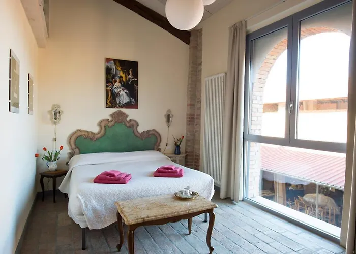 Podere Palazzo Illica مزرعة للإقامة *