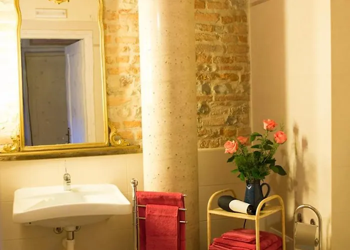 Podere Palazzo Illica مزرعة للإقامة CastellʼArquato